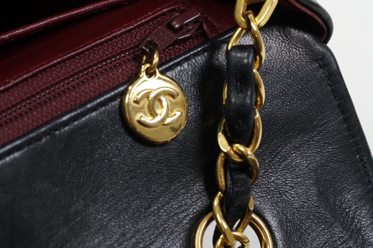 [VERY GOOD] CHANEL Vintage Diana Matelasse Chain Shoulder Bag Black Lambskin