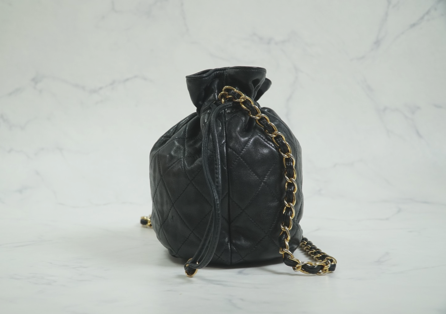 [AB] CHANEL Matelasse Quilted Drawstring Chain Shoulder Bag Lambskin Black Gold