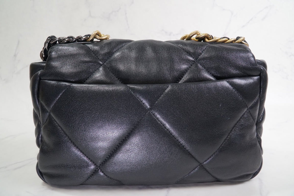 [Very Good] CHANEL 19 Quilted Flap Shoulder Bag Black Leather Gold Hardware Auth