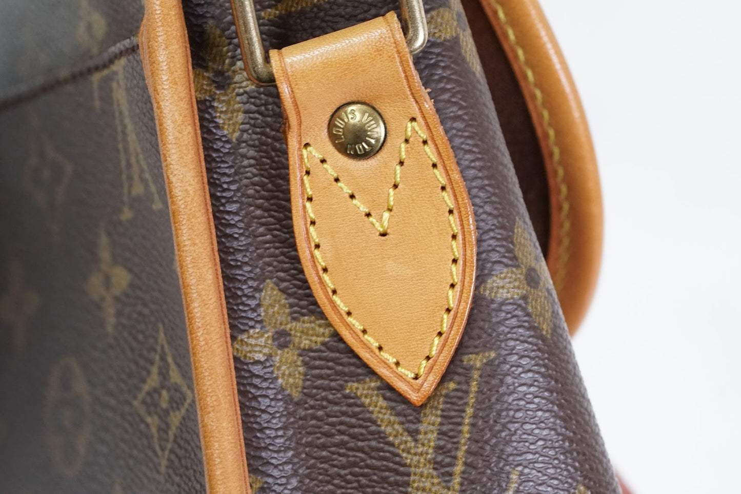 [EXCELLENT] LOUIS VUITTON Monogram Gibeciere MM Shoulder Crossbody Bag M42247