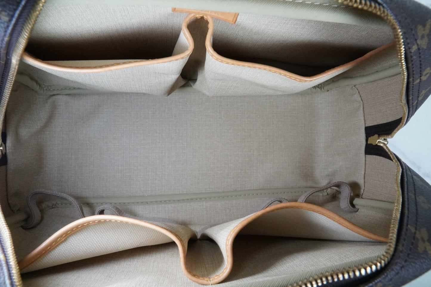 [AB Good] Louis Vuitton Monogram Deauville Bowling Vanity Handbag M47270 Auth