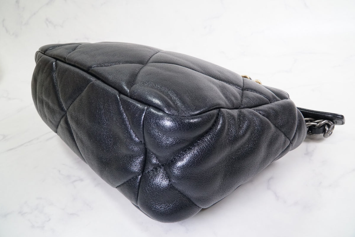[Very Good] CHANEL 19 Quilted Flap Shoulder Bag Black Leather Gold Hardware Auth