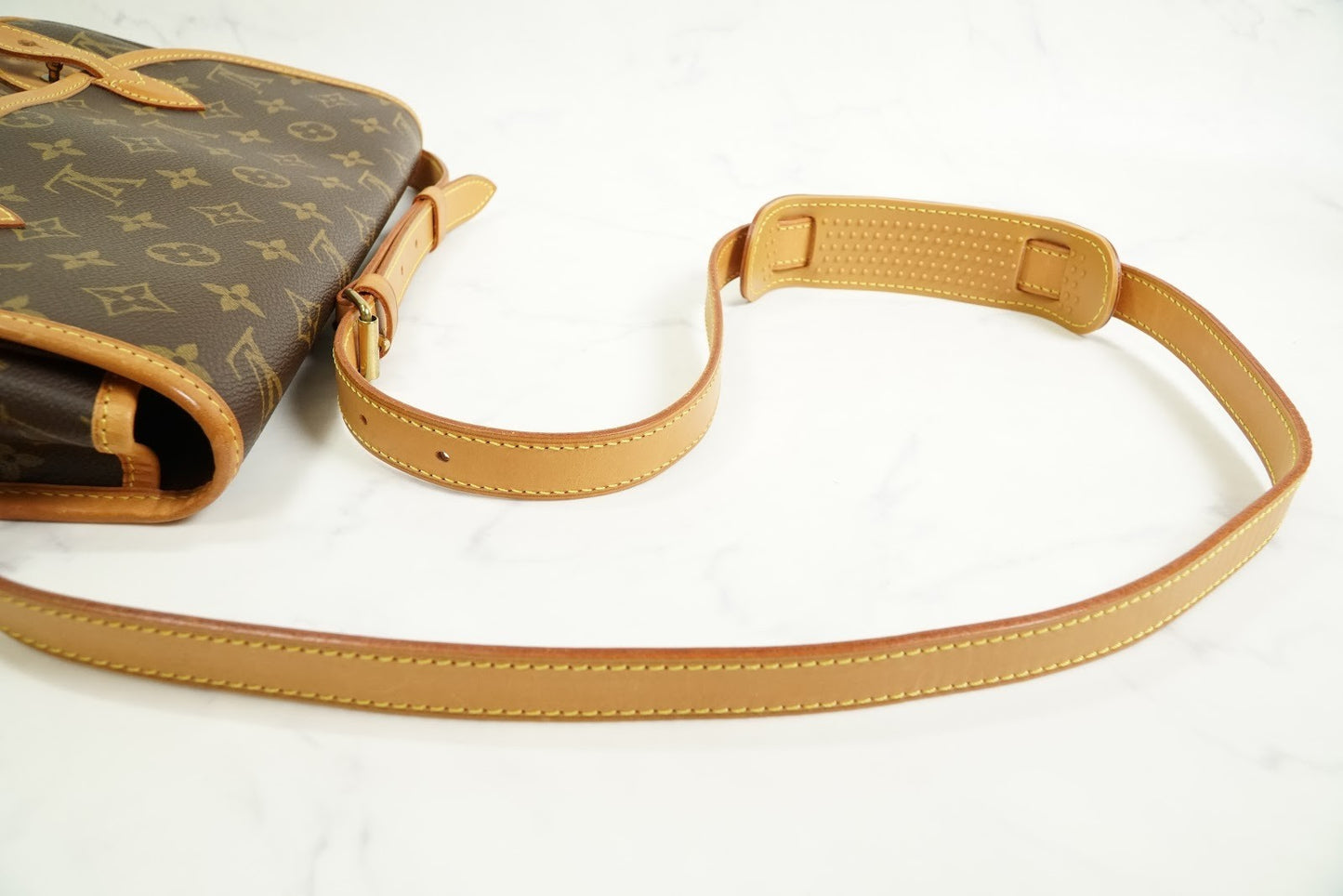 [EXCELLENT] LOUIS VUITTON Monogram Gibeciere MM Shoulder Crossbody Bag M42247