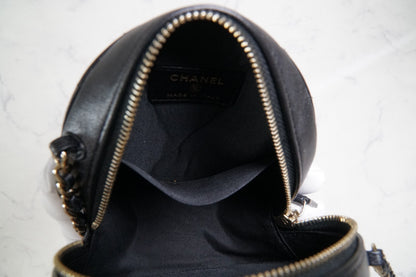 [EXCELLENT] CHANEL Matelasse Round Icon Charm Chain Shoulder Bag Leather Black