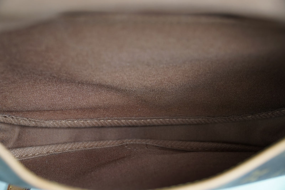 [Rank AB] LOUIS VUITTON Saumur 30 Monogram Shoulder Bag M42256 Canvas w/ Box