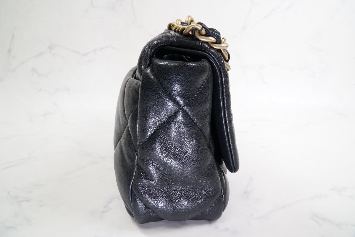 [Very Good] CHANEL 19 Quilted Flap Shoulder Bag Black Leather Gold Hardware Auth