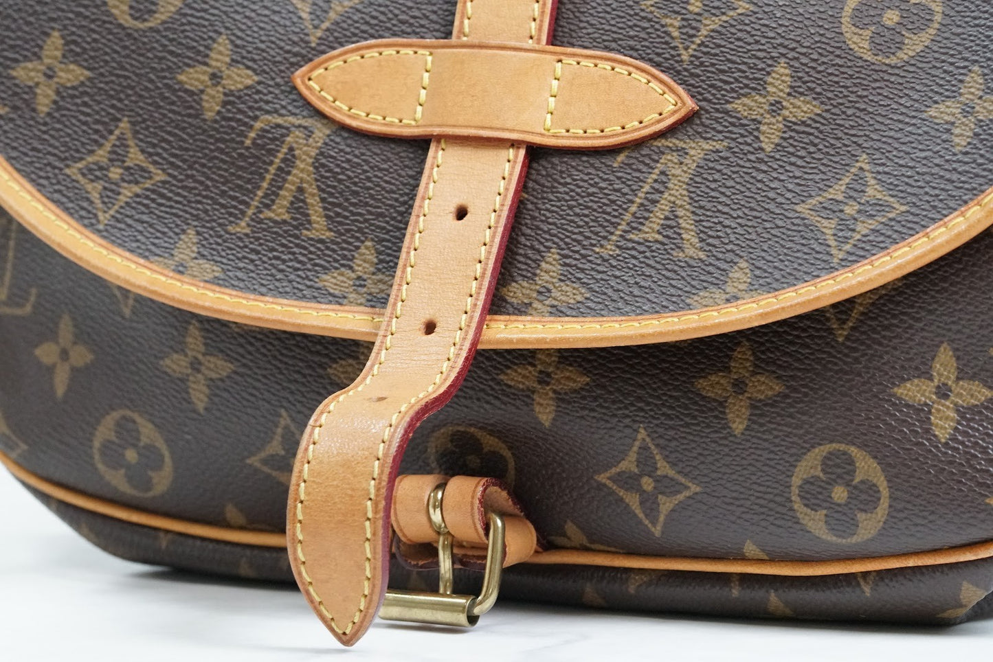 [Rank AB] LOUIS VUITTON Saumur 30 Monogram Shoulder Bag M42256 Canvas w/ Box