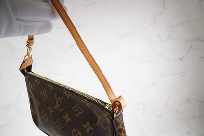 [EXCELLENT] LOUIS VUITTON Monogram Pochette Accessoires Hand Bag Brown M51980