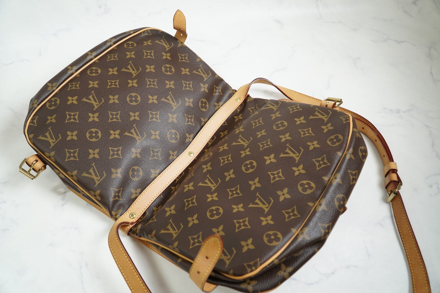 [Rank AB] LOUIS VUITTON Saumur 30 Monogram Shoulder Bag M42256 Canvas w/ Box
