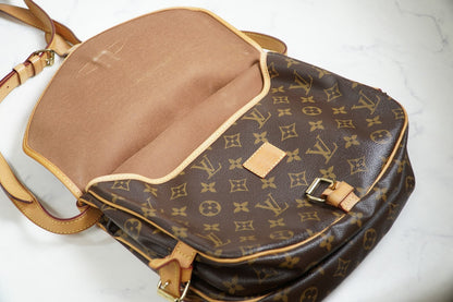 [Rank AB] LOUIS VUITTON Saumur 30 Monogram Shoulder Bag M42256 Canvas w/ Box