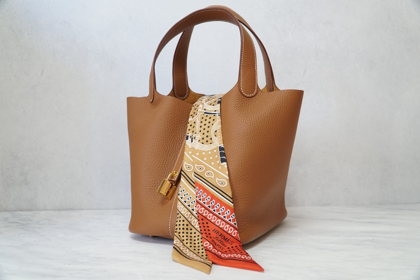 [Excellent] Hermes Twilly La Fete de l’Amazone Silk Scarf Orange Beige w/ Box