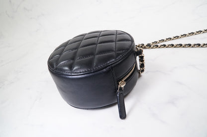 [EXCELLENT] CHANEL Matelasse Round Icon Charm Chain Shoulder Bag Leather Black