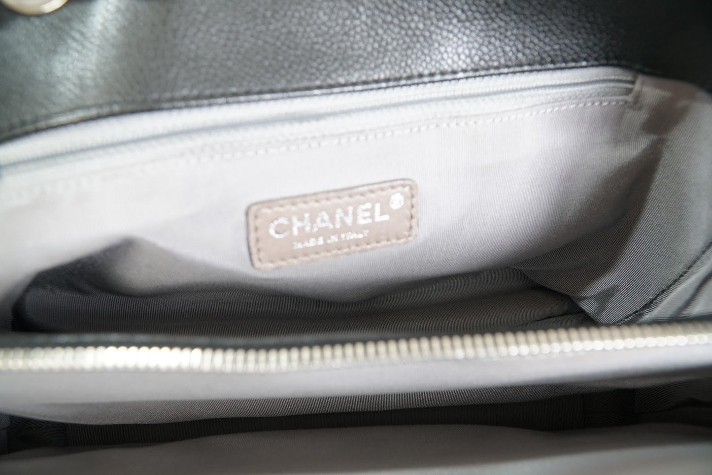 [Rank AB] CHANEL CC Logo Quilted Matelasse Caviar Leather Tote Handbag Black