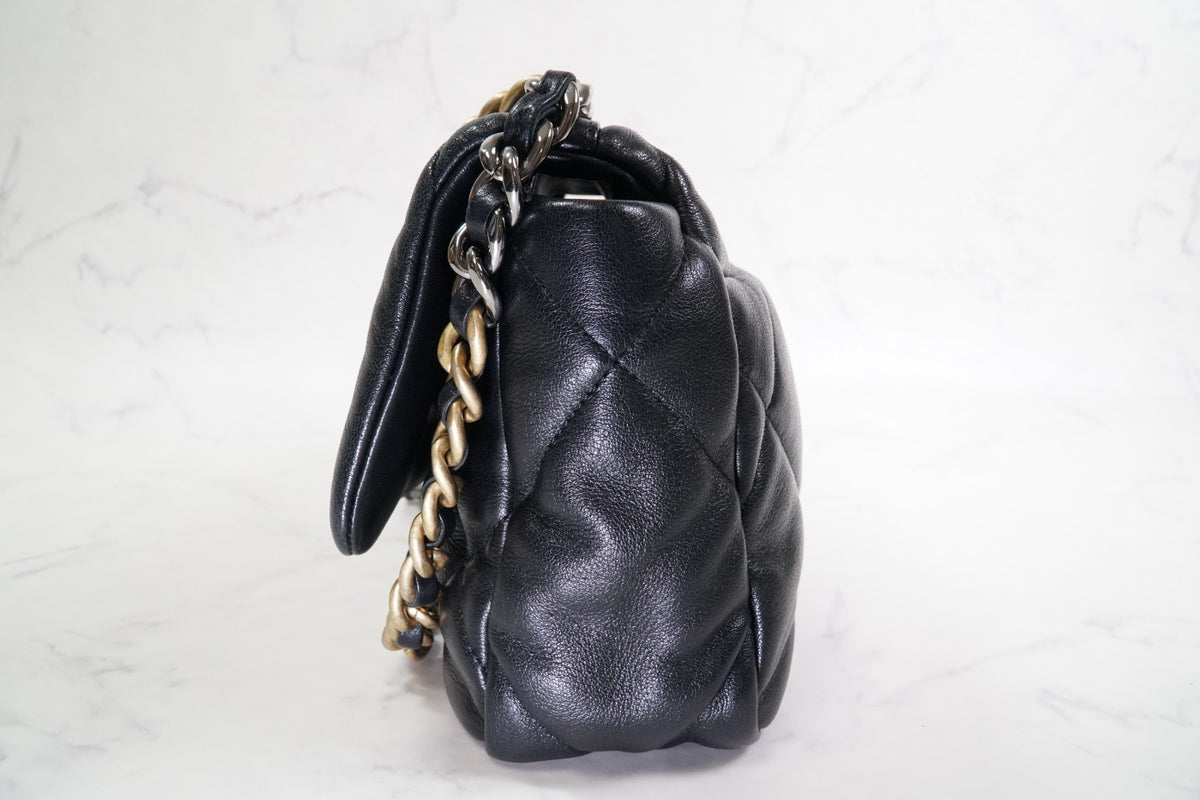 [Very Good] CHANEL 19 Quilted Flap Shoulder Bag Black Leather Gold Hardware Auth