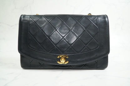 [VERY GOOD] CHANEL Vintage Diana Matelasse Chain Shoulder Bag Black Lambskin