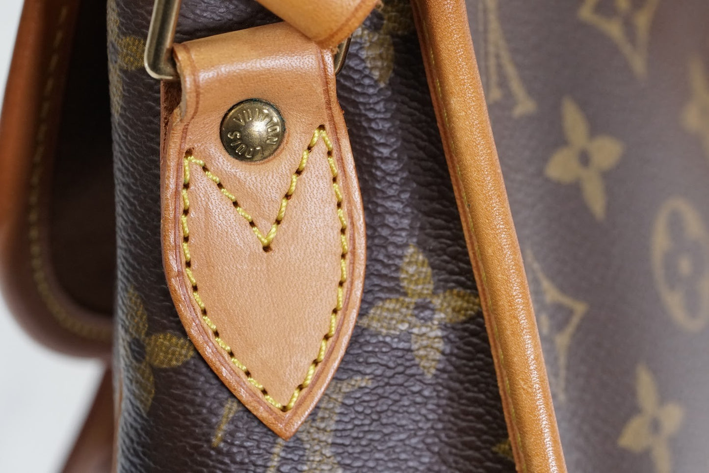 [EXCELLENT] LOUIS VUITTON Monogram Gibeciere MM Shoulder Crossbody Bag M42247