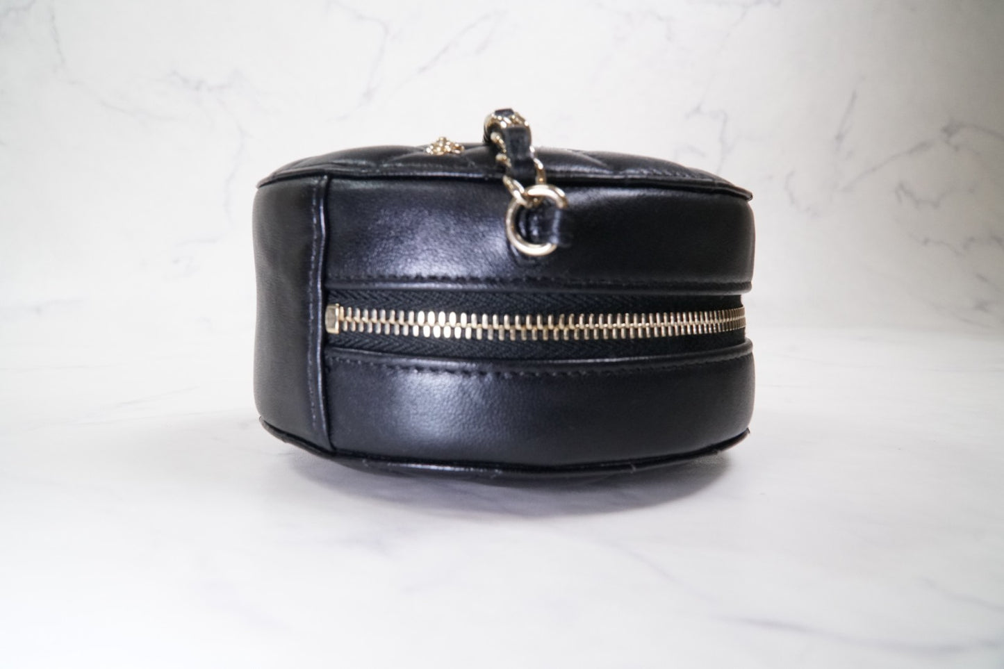 [EXCELLENT] CHANEL Matelasse Round Icon Charm Chain Shoulder Bag Leather Black