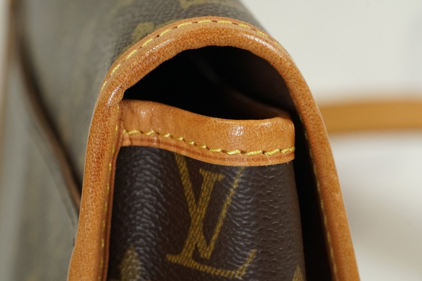 [EXCELLENT] LOUIS VUITTON Monogram Gibeciere MM Shoulder Crossbody Bag M42247