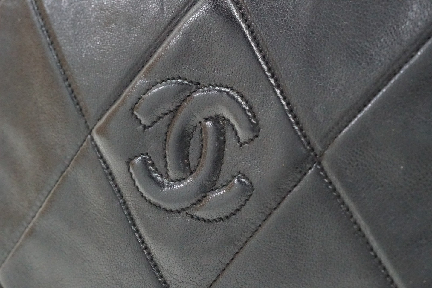 [AB] CHANEL Vintage Matelasse CC Logo Chain Shoulder Bag Lambskin Black Auth