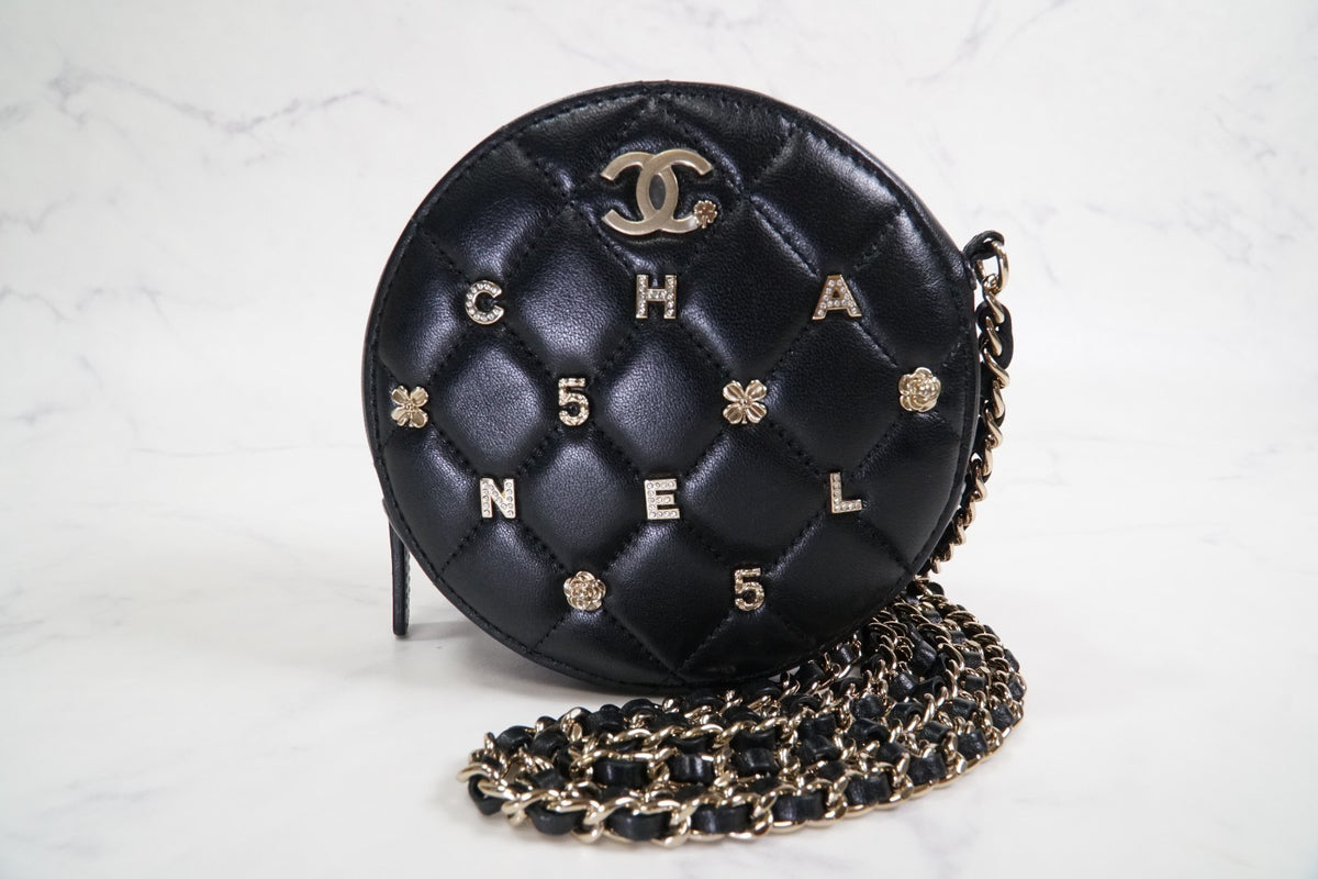 [EXCELLENT] CHANEL Matelasse Round Icon Charm Chain Shoulder Bag Leather Black