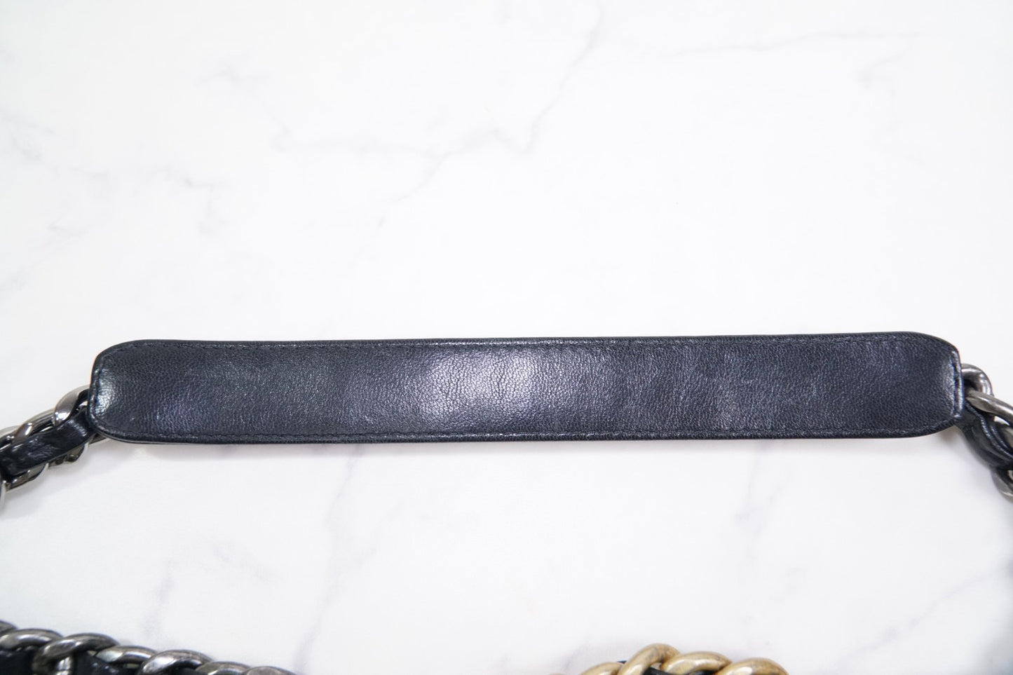 [Very Good] CHANEL 19 Quilted Flap Shoulder Bag Black Leather Gold Hardware Auth