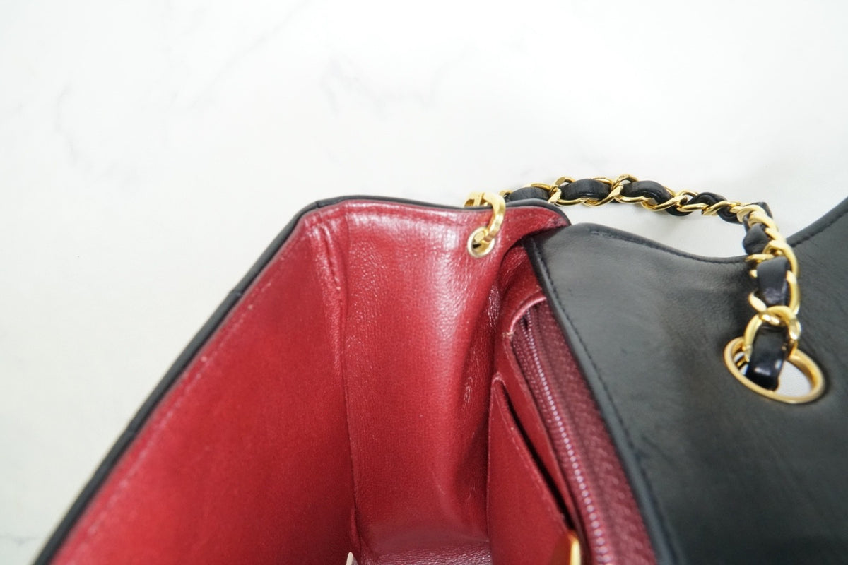 [VERY GOOD] CHANEL Vintage Diana Matelasse Chain Shoulder Bag Black Lambskin