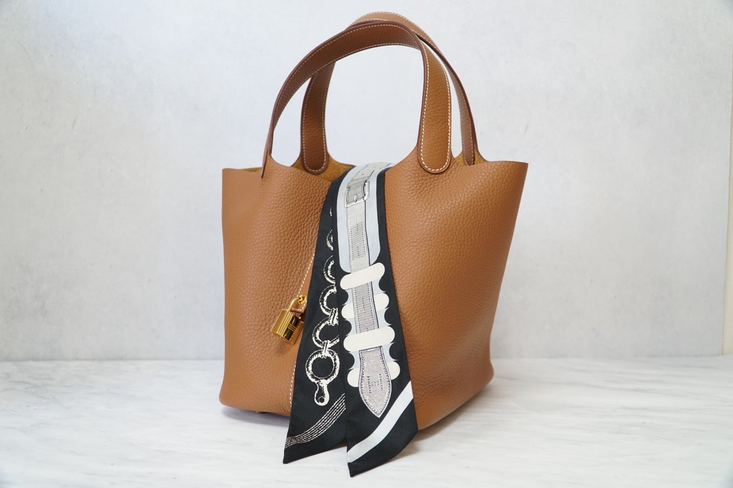 [Rank SA] Hermes Twilly Brides et Gris-Gris Silk Scarf Black With Box From JAPAN