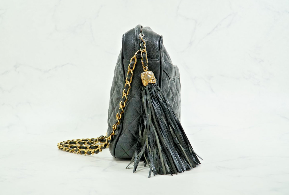 CHANEL Quilted Grained Leather Fringe Chain Shoulder Bag Black CC Vintage JAPAN
