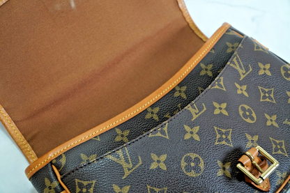 Louis Vuitton Monogram Sologne Crossbody Shoulder Bag M42250 Vintage M42250 Auth