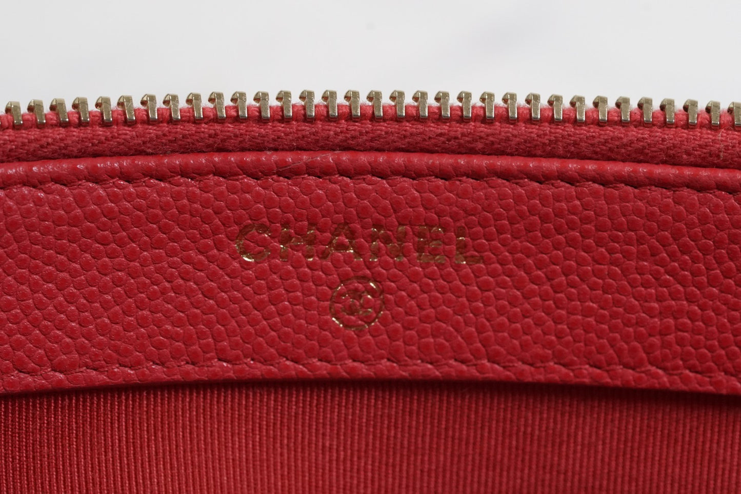 [EXCELLENT] CHANEL Caviar Skin Zipped Chain Wallet Coral Red Crossbody Bag Gold