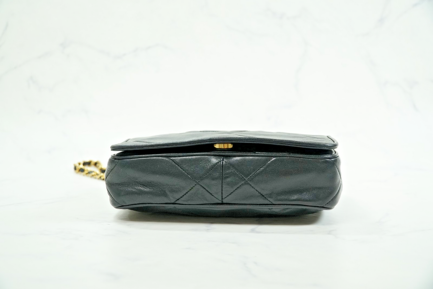 [AB] CHANEL Vintage Matelasse CC Logo Chain Shoulder Bag Lambskin Black Auth