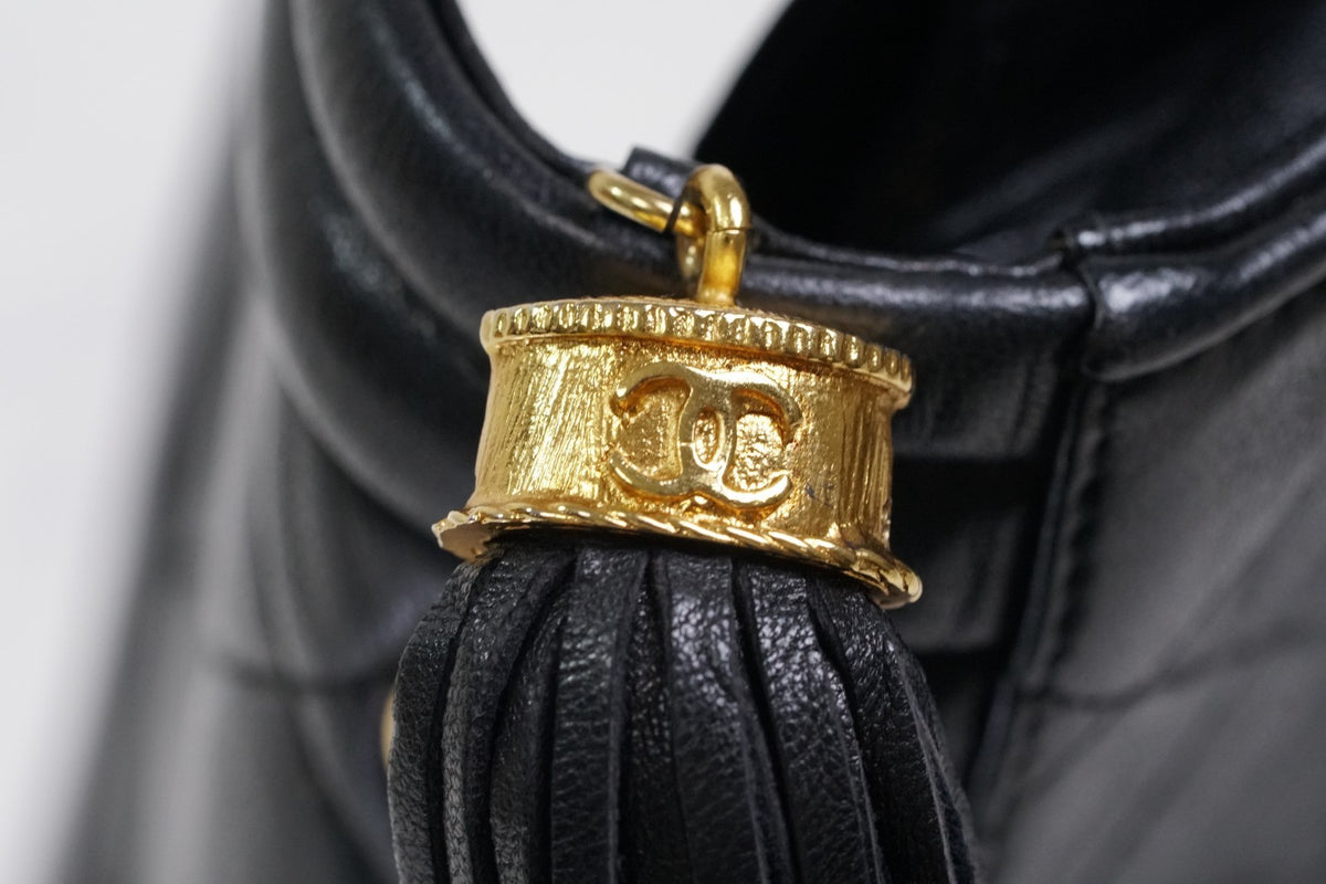 [Rank AB] CHANEL Matelasse Fringe Chain Shoulder Bag Black Leather Gold 1148788