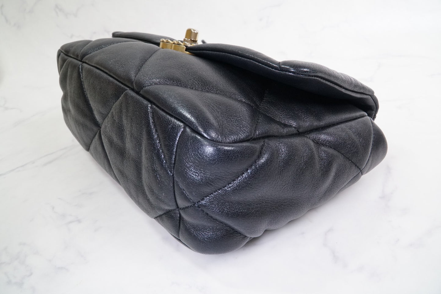 [Very Good] CHANEL 19 Quilted Flap Shoulder Bag Black Leather Gold Hardware Auth