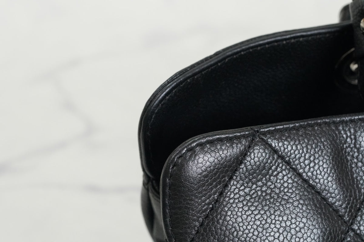 [Rank AB] CHANEL CC Logo Quilted Matelasse Caviar Leather Tote Handbag Black