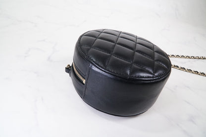 [EXCELLENT] CHANEL Matelasse Round Icon Charm Chain Shoulder Bag Leather Black