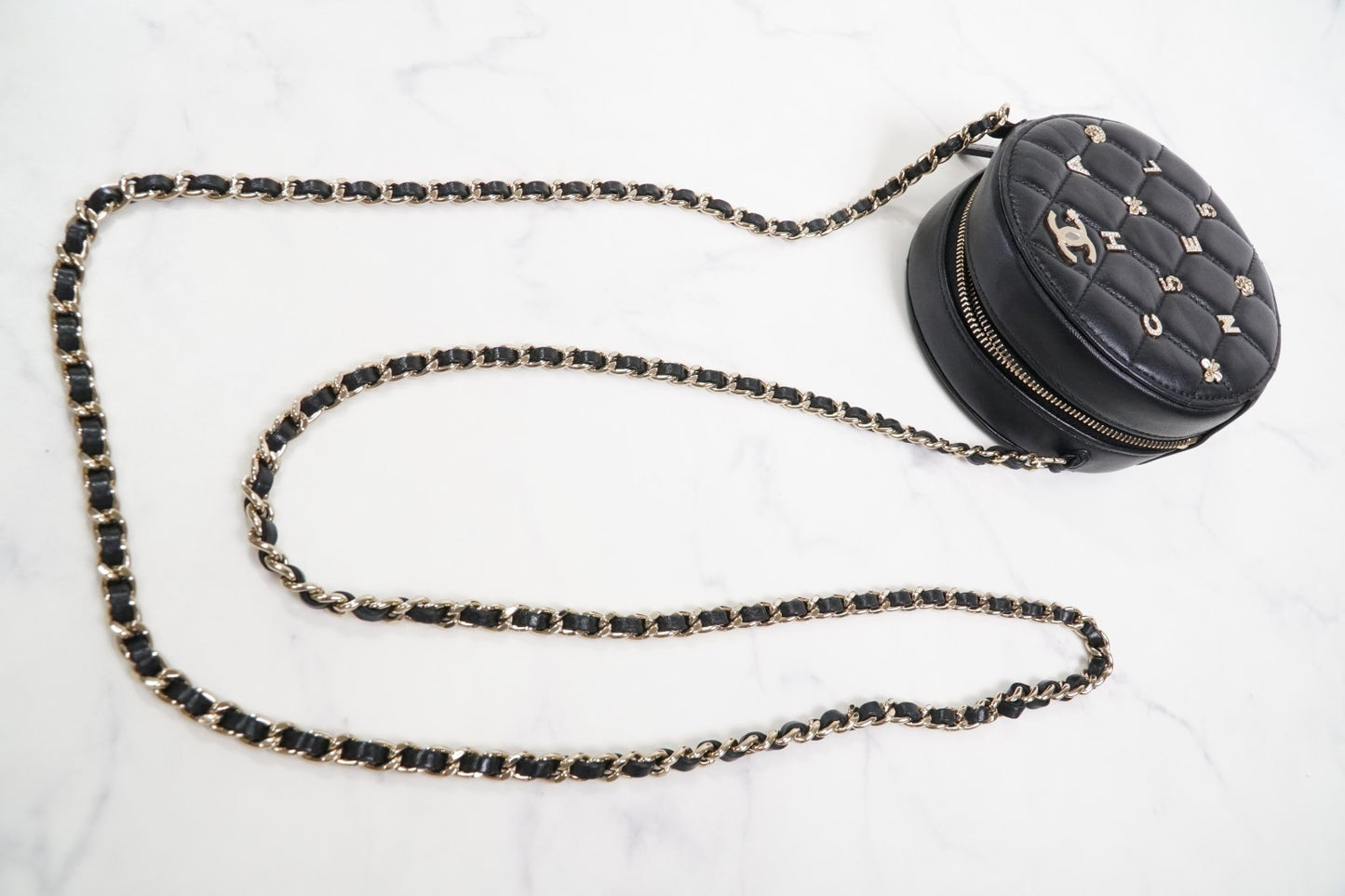 [EXCELLENT] CHANEL Matelasse Round Icon Charm Chain Shoulder Bag Leather Black