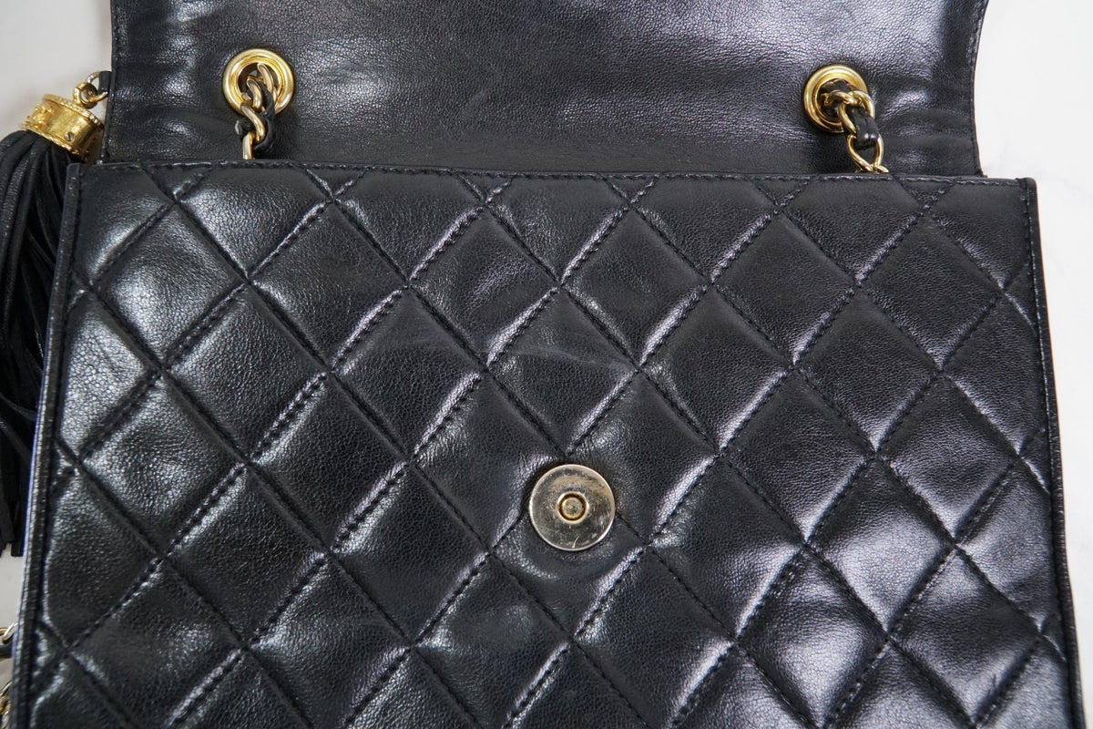 [Rank AB] CHANEL Matelasse Fringe Chain Shoulder Bag Black Leather Gold 1148788