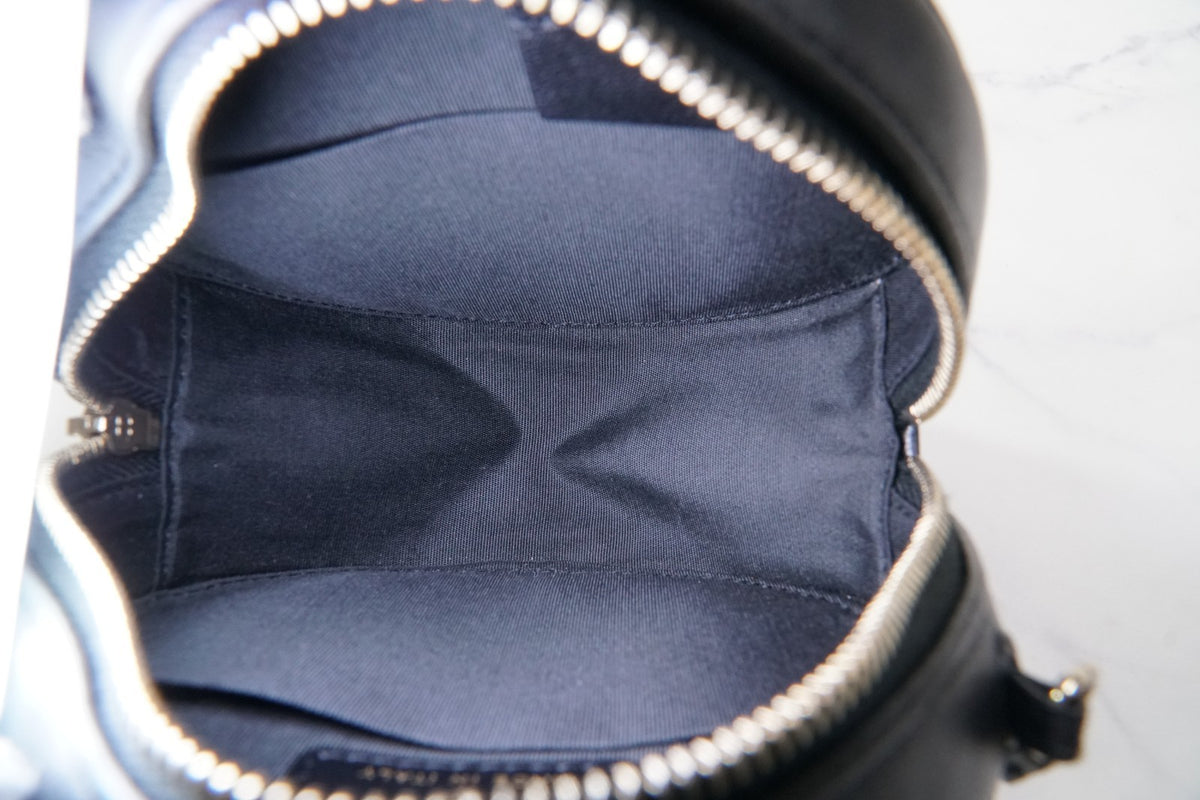 [EXCELLENT] CHANEL Matelasse Round Icon Charm Chain Shoulder Bag Leather Black