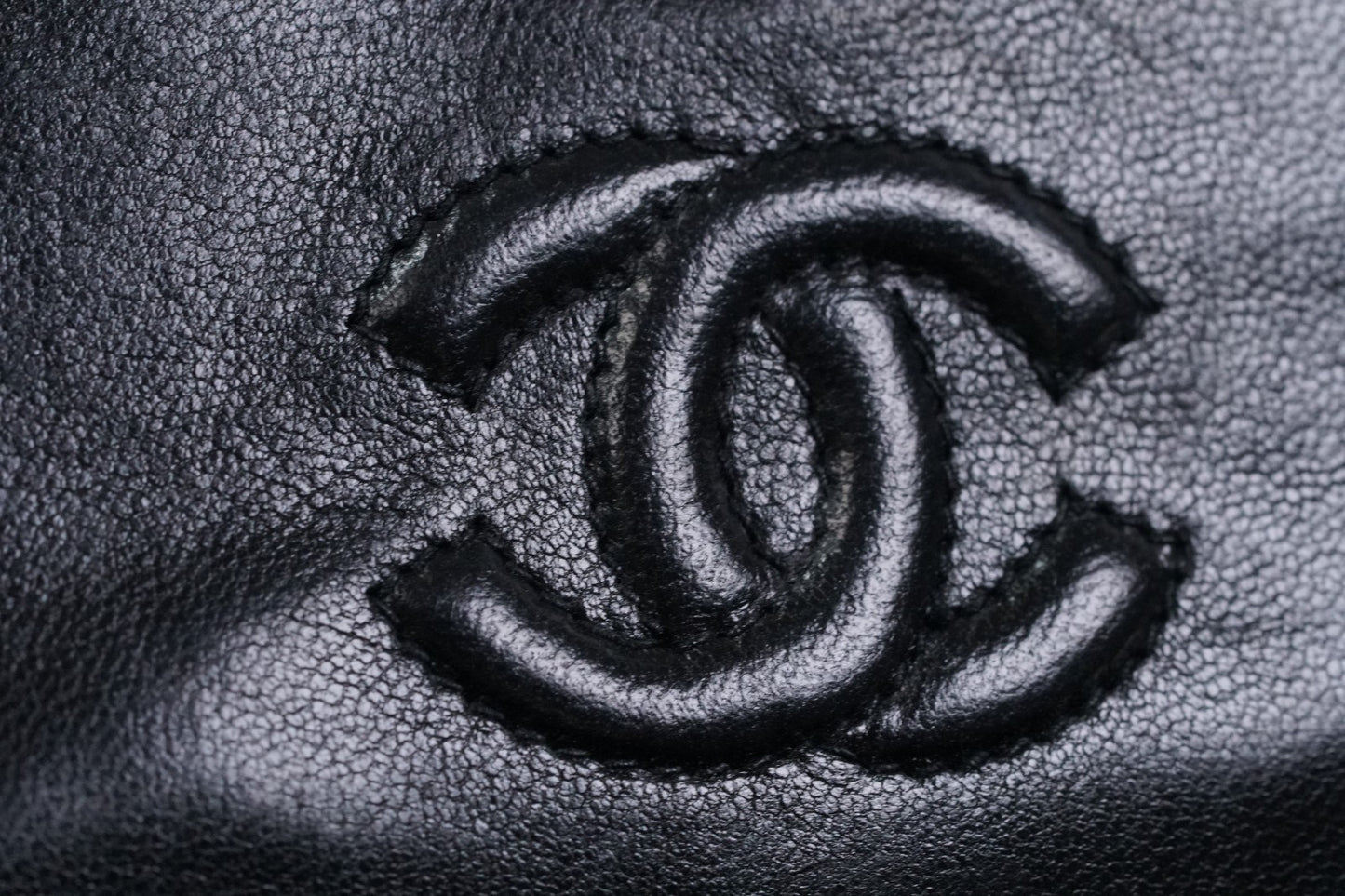 [Rank AB] CHANEL Matelasse Fringe Chain Shoulder Bag Black Leather Gold 1148788