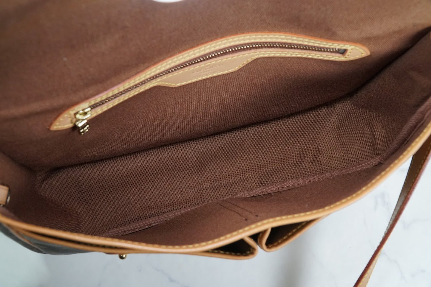 [EXCELLENT] LOUIS VUITTON Monogram Gibeciere MM Shoulder Crossbody Bag M42247