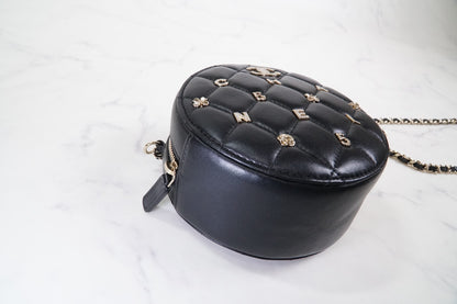 [EXCELLENT] CHANEL Matelasse Round Icon Charm Chain Shoulder Bag Leather Black