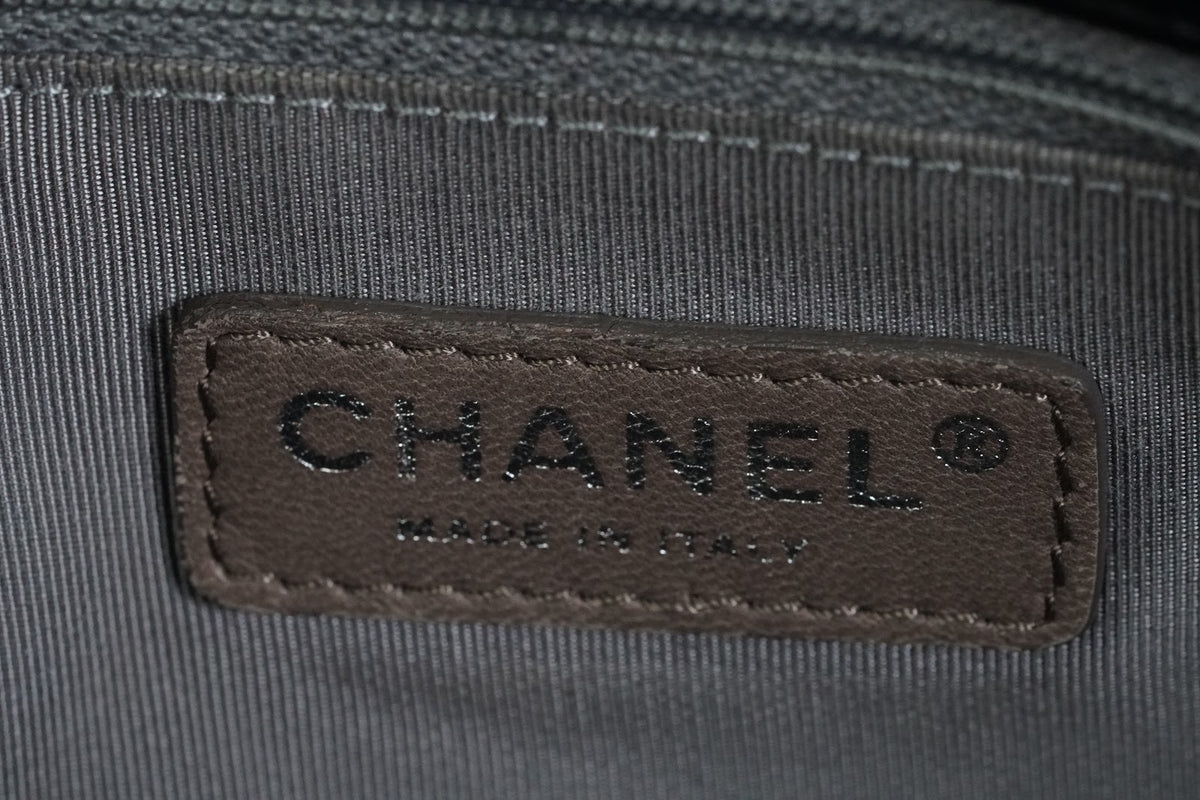 [Rank AB] CHANEL CC Logo Quilted Matelasse Caviar Leather Tote Handbag Black