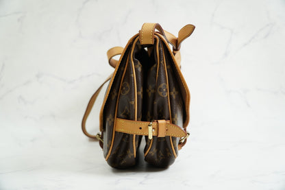 [Rank AB] LOUIS VUITTON Saumur 30 Monogram Shoulder Bag M42256 Canvas w/ Box