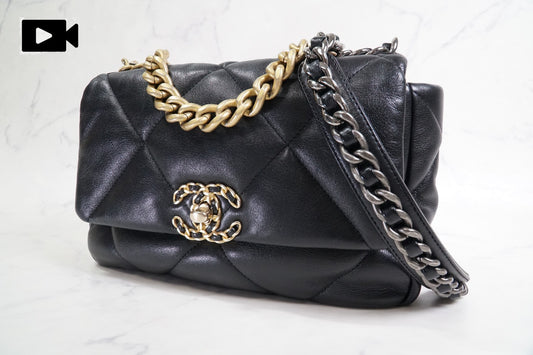 [Very Good] CHANEL 19 Quilted Flap Shoulder Bag Black Leather Gold Hardware Auth