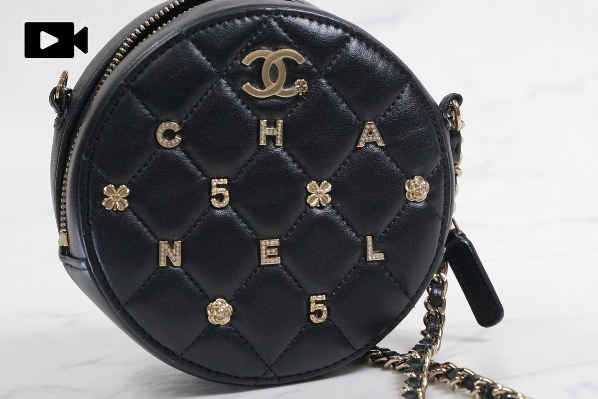 [EXCELLENT] CHANEL Matelasse Round Icon Charm Chain Shoulder Bag Leather Black