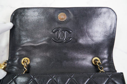 [Rank AB] CHANEL Matelasse Fringe Chain Shoulder Bag Black Leather Gold 1148788