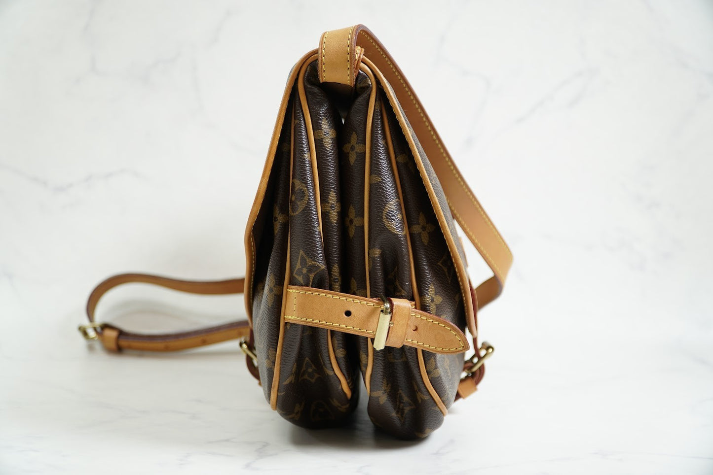 [Rank AB] LOUIS VUITTON Saumur 30 Monogram Shoulder Bag M42256 Canvas w/ Box